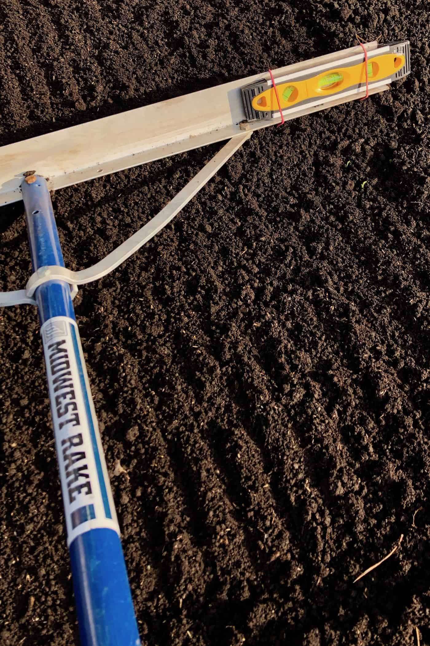 How to prepare soil for sod 🌿👍 Kickstart your lawn with a strong foundation