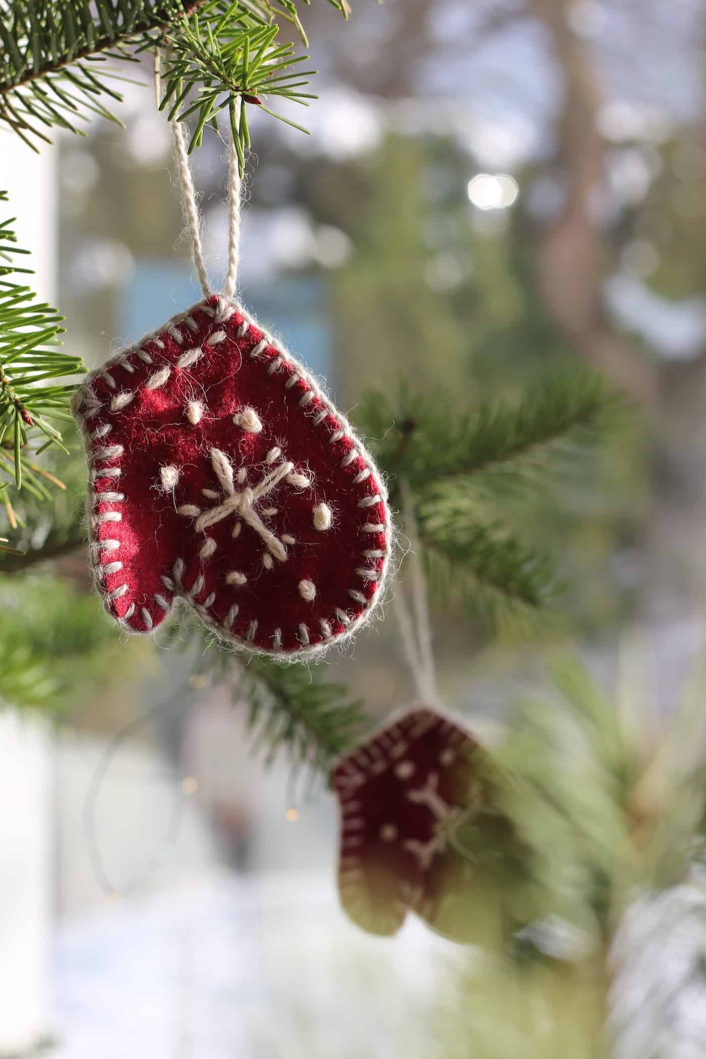 DIY Mitten Ornaments Festive Mini Felt Mittens For The Christmas Tree DIY Mitten Ornaments Festive Mini Felt Mittens For The Christmas Tree