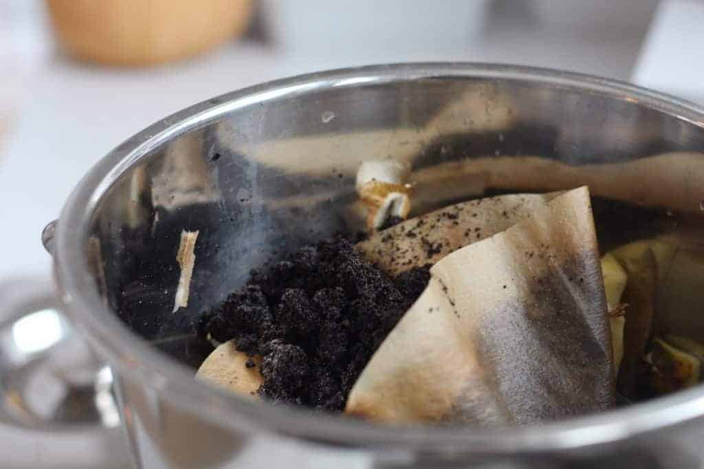 Coffee grounds for grass ☕ 🌱 Uncover a natural boost for your lawn