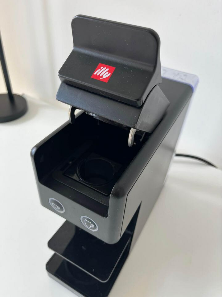 The Y3.3 Illy Espresso Machine Review A Unique Pod Machine
