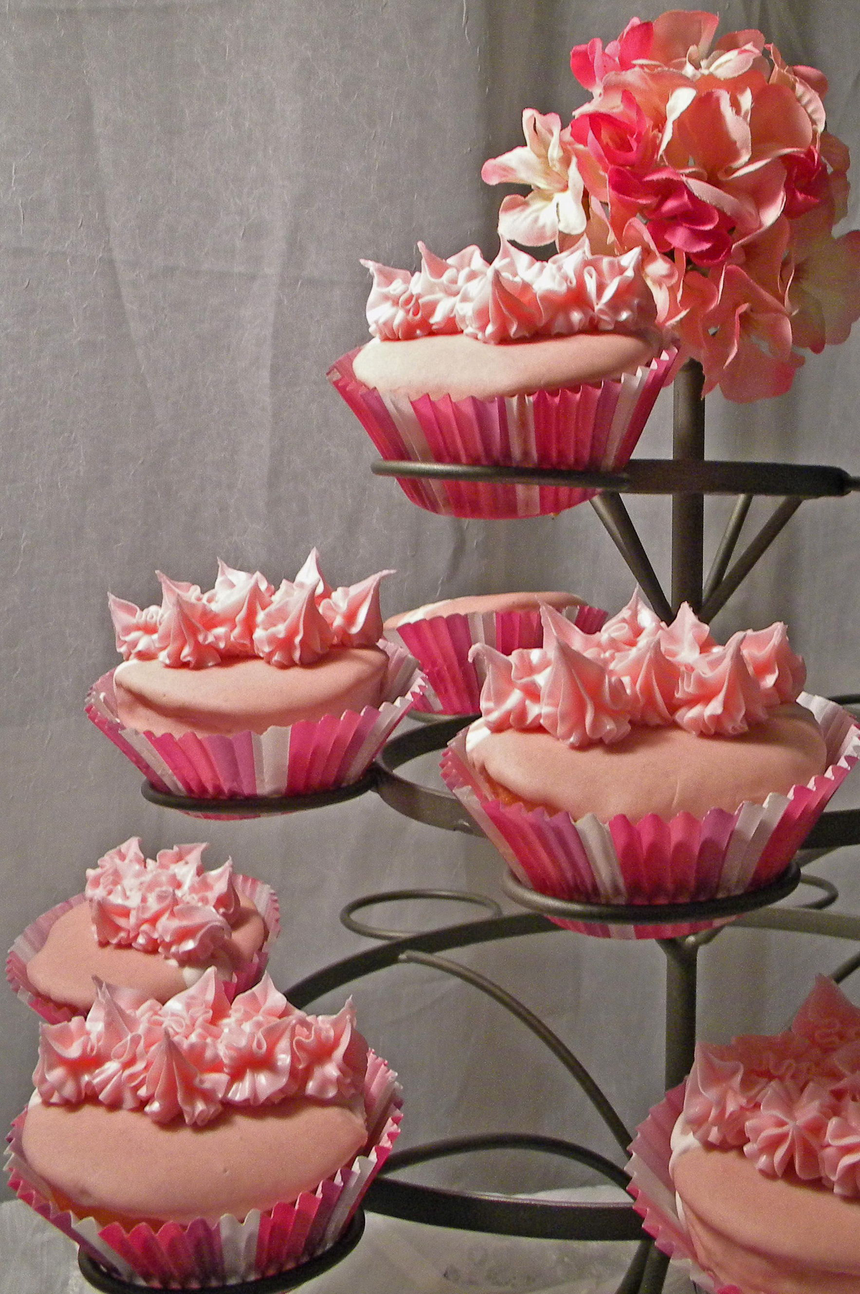 ‘Will You Be My Valentine?’ Cupcake Display HomeJelly
