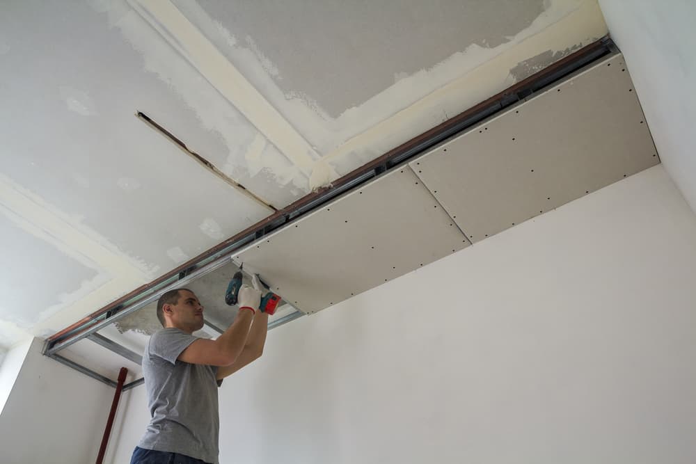How To Clean Drywall Dust Off Painted Walls (3 Methods To Use)