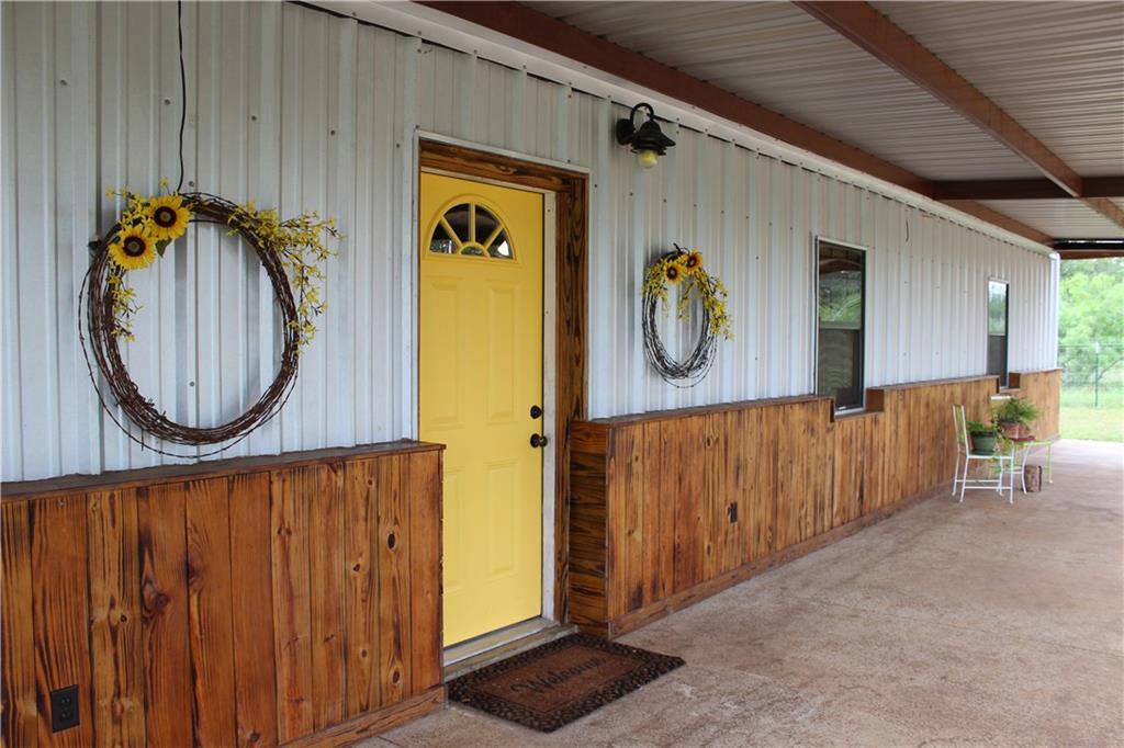 Very Spacious Custom Built Barndominium Sitting on 10 Acres (19 HQ