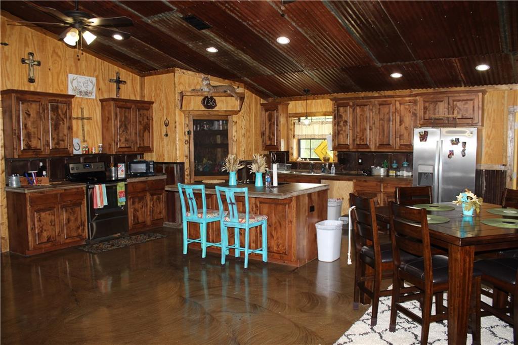 Very Spacious Custom Built Barndominium Sitting on 10 Acres (19 HQ