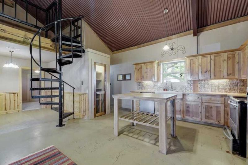 Classic 1,800 Sq. Ft. Barndominium w/ Metal Siding (20 HQ Pictures