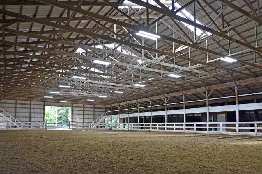 Unexpectedly Cosy Living Quarters in Horse Riding Arena (26 HQ Pictures