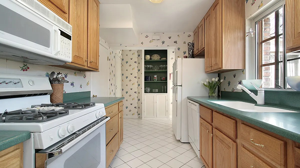 Maximize Your Space—5 Ways to Make a Small Kitchen Look Bigger HomeTips
