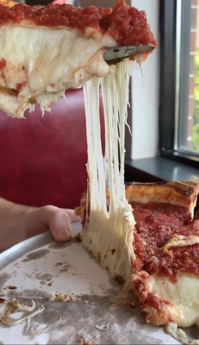 10 Romantic Chicago Hotels & Honeymoon Planning Tips (2023)