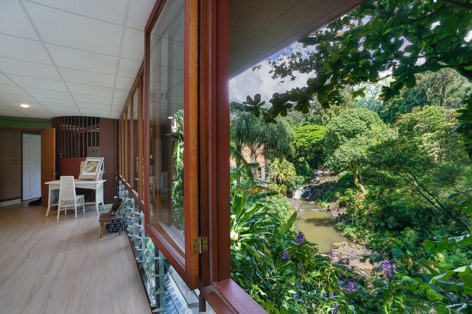 Dowsett Hawaiian Modern Home Hidden Away on Nu‘uanu Stream