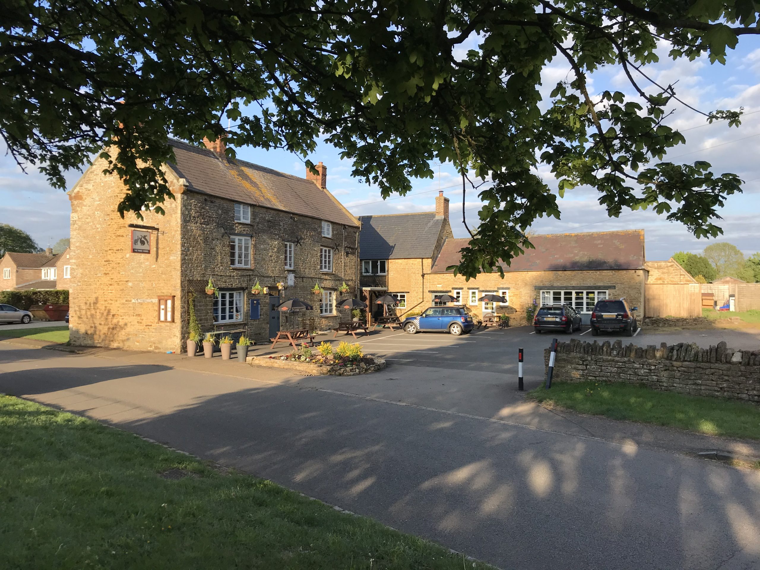 THREE CONIES, THORPE MANDEVILLE Hook Norton Brewery