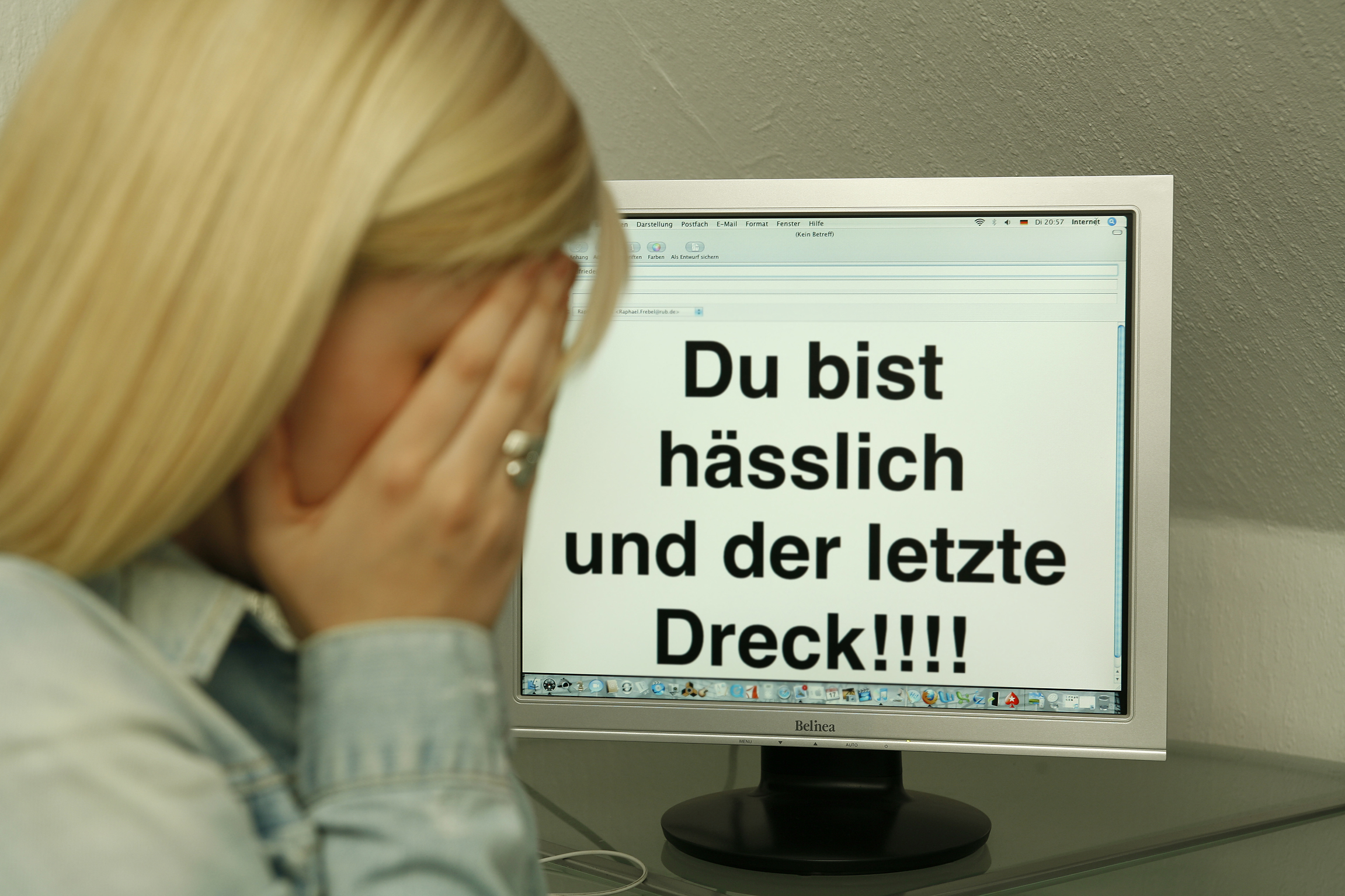 Faktenkontor Fast jeder Zweite befürwortet Versicherung gegen Online