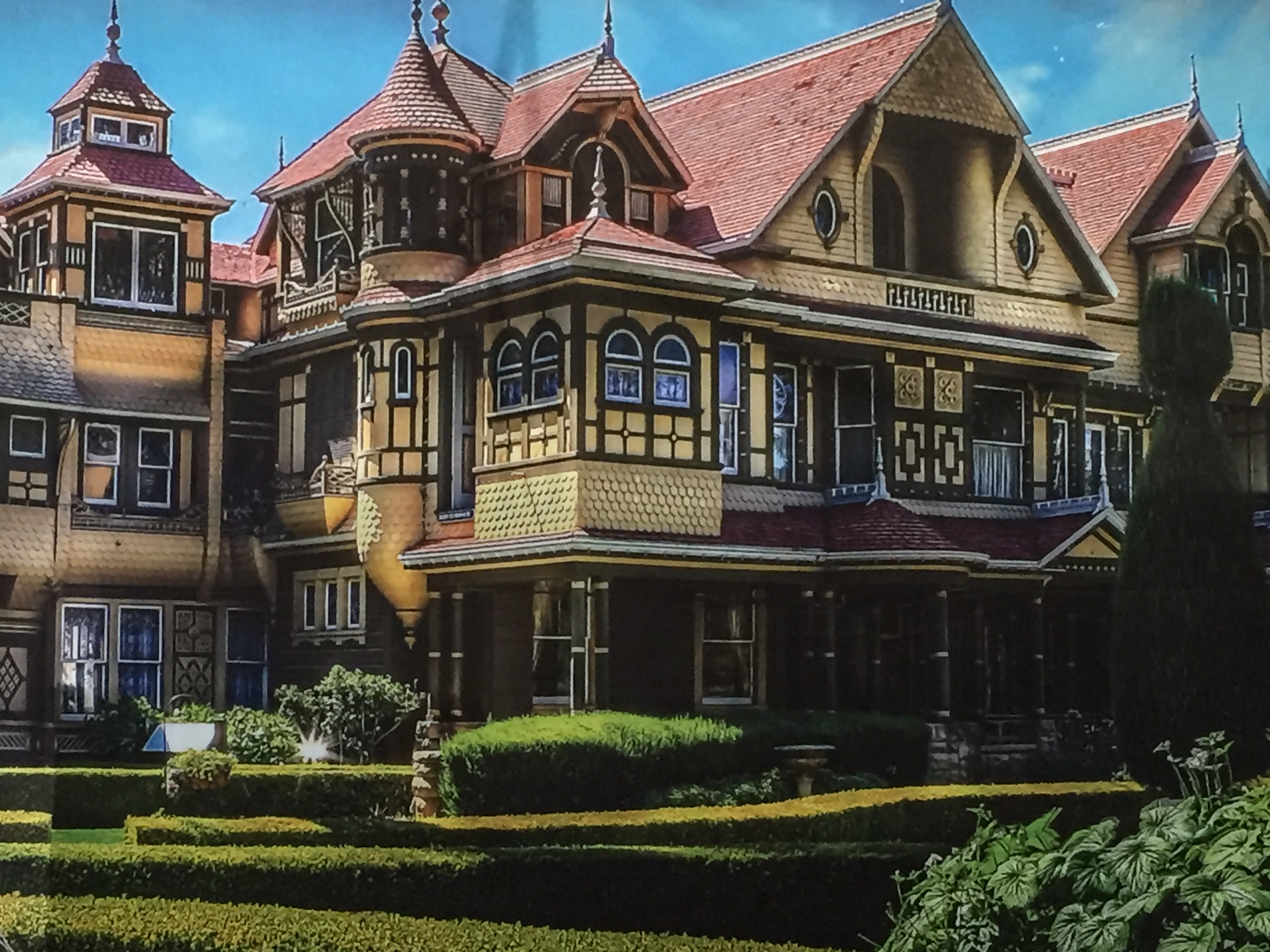 Winchester Mystery House Will Host Candlelight Tours