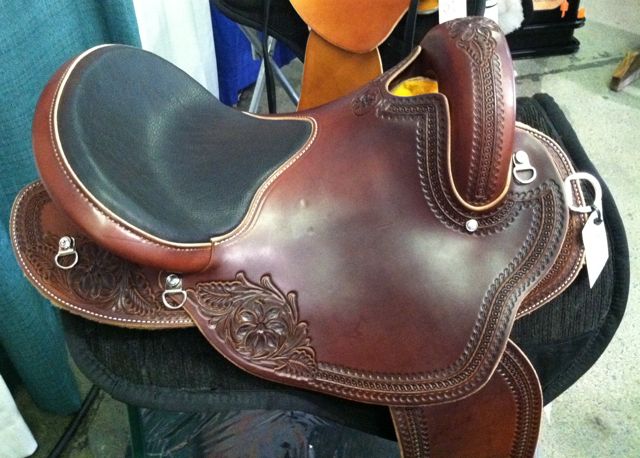 I FOUND A SADDLE FOR MY EXTREMELY TOUGH TO FIT MARE!!!! THE ADVANTAGE
