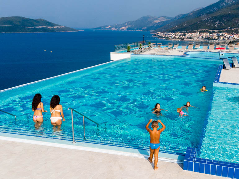 Prekrasni bazeni u Neumu Grand Hotel Neum