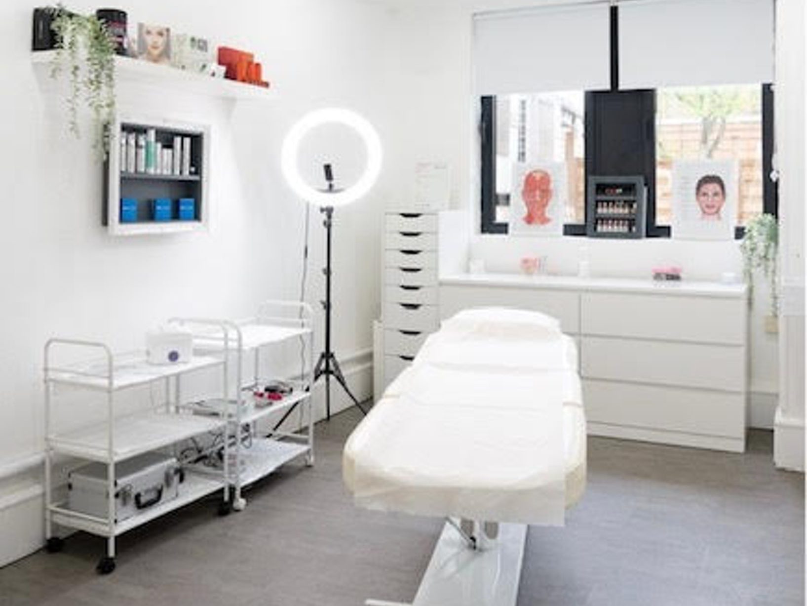 Salon Room for Rent 5 spaces in and around Whitechapel HotPatch