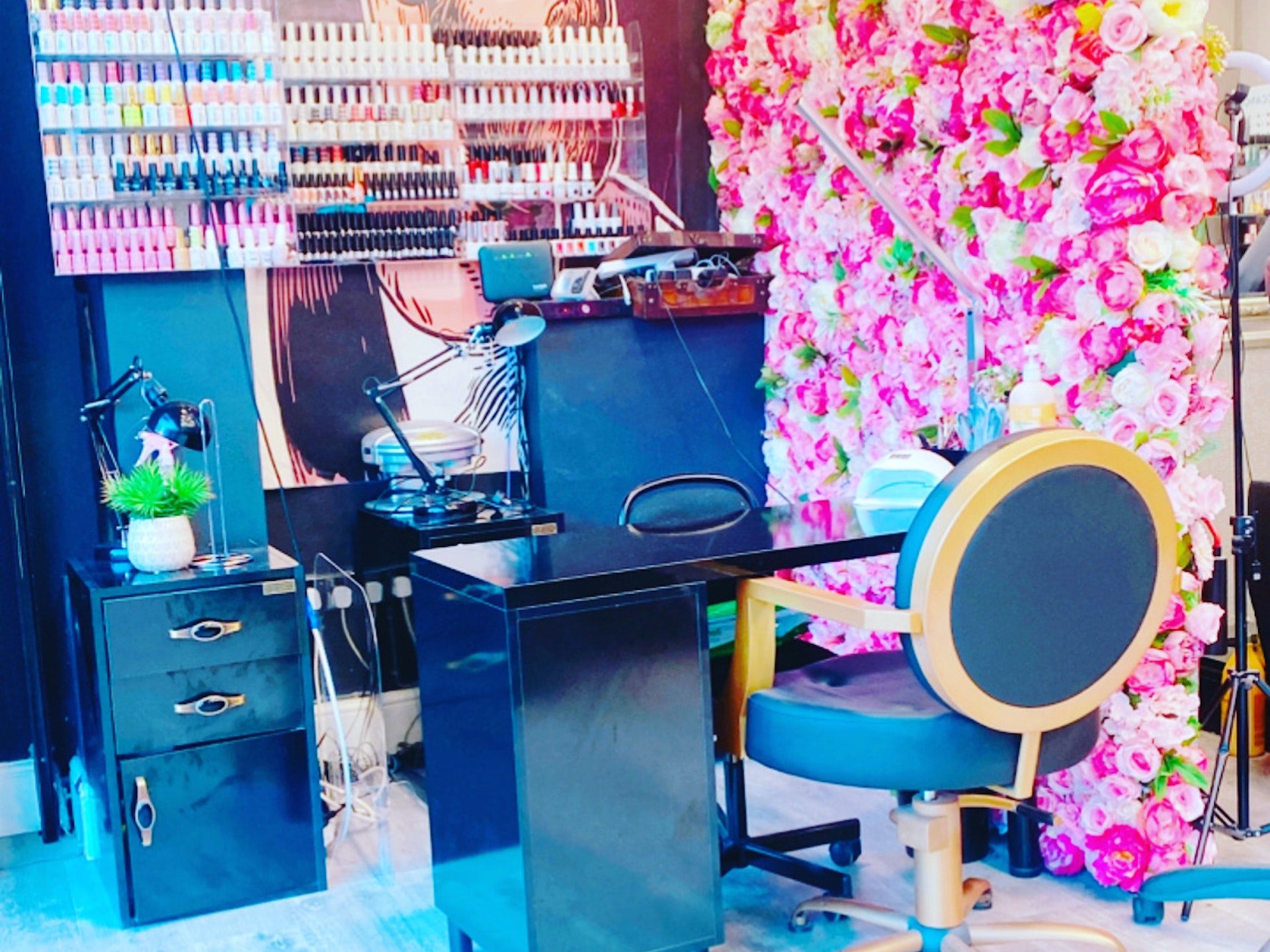 How Nail Station Rental can help Professional Artists HotPatch