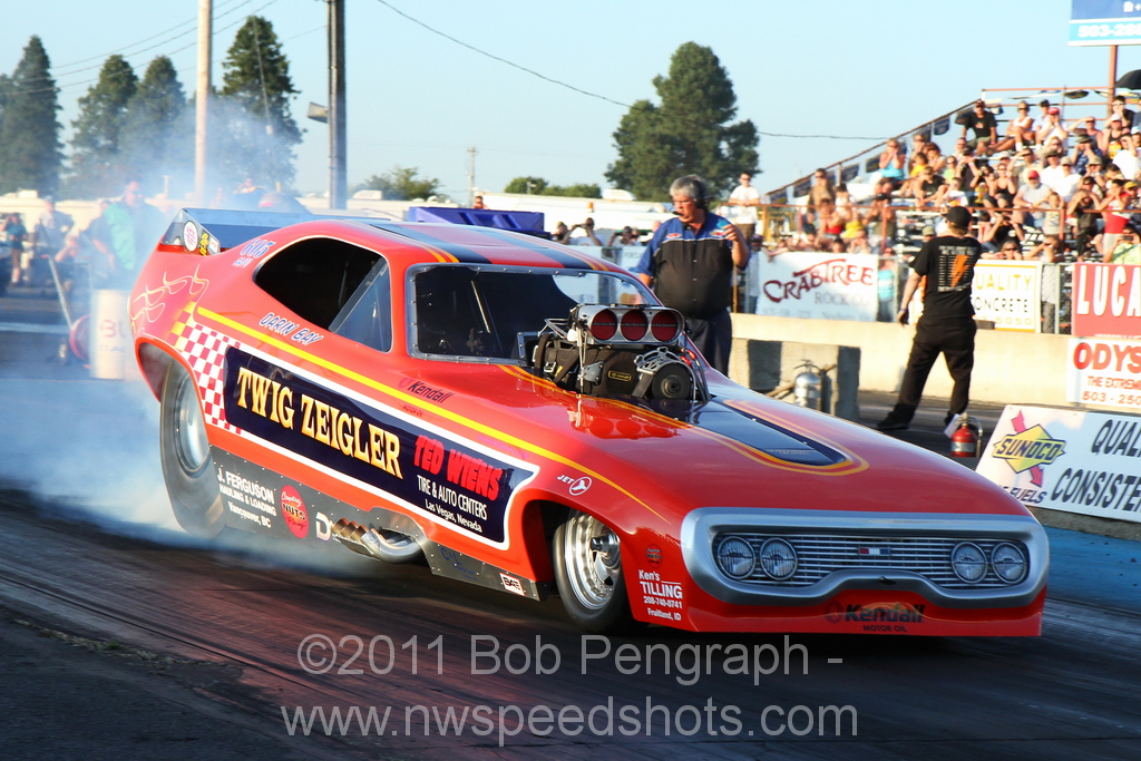 Nostalgia F/C action at Woodburn Dragstrip
