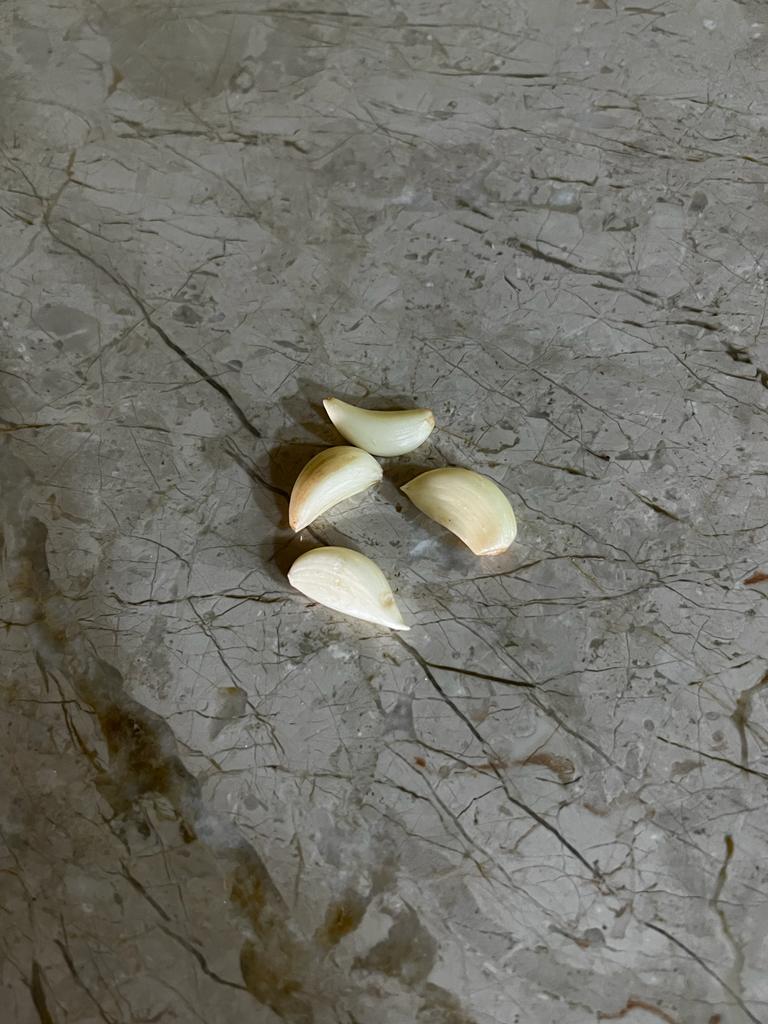 How Many Teaspoons are in Four Cloves of Garlic? HotSalty
