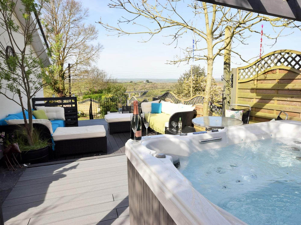 Padstow Holiday Cottages & Lodges With Hot Tubs
