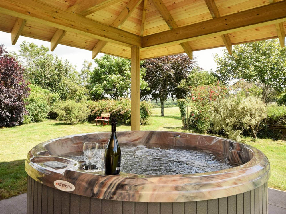Padstow Holiday Cottages & Lodges With Hot Tubs