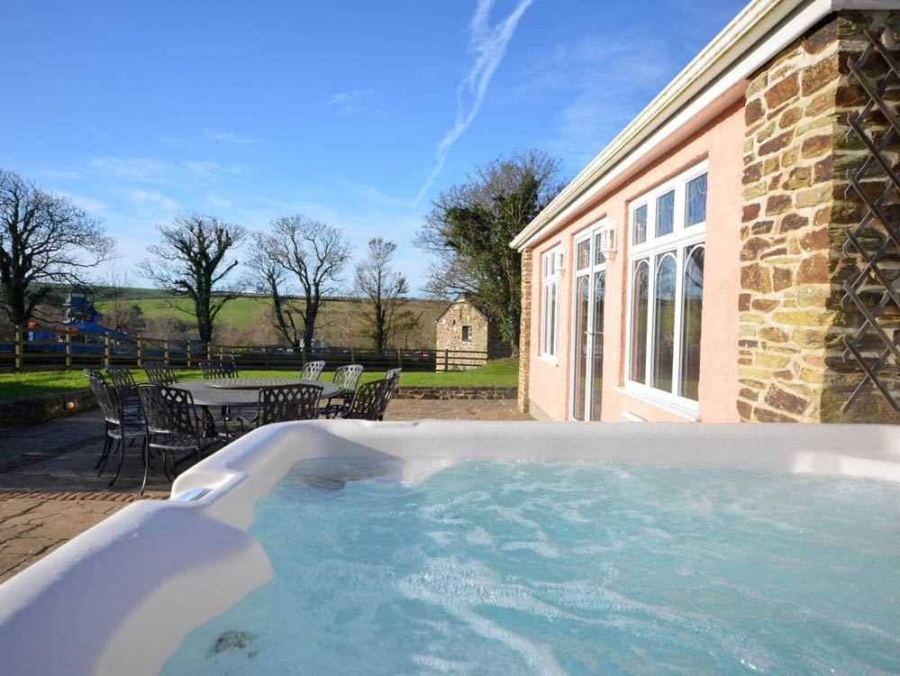 Padstow Holiday Cottages & Lodges With Hot Tubs