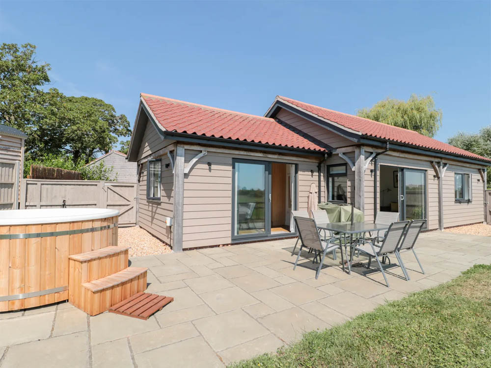 WestonsuperMare Holiday Cottages & Lodges With Hot Tubs