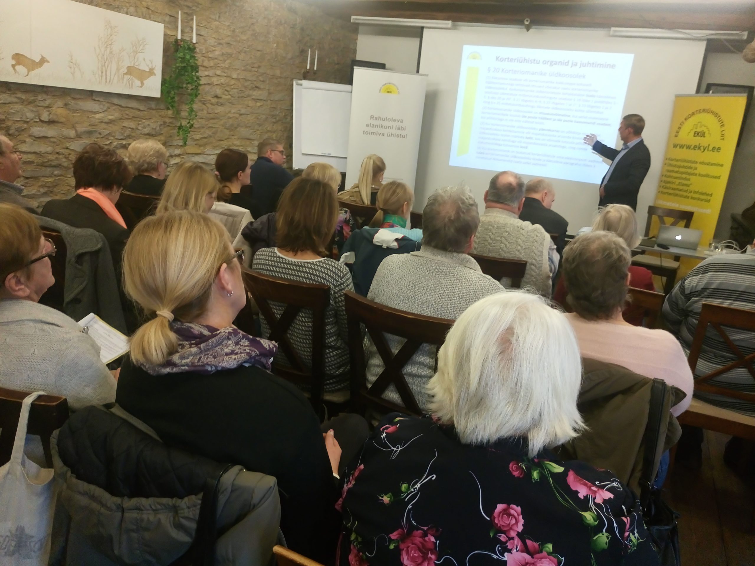 Supported selfmanagement Estonian cooperative apartment associations