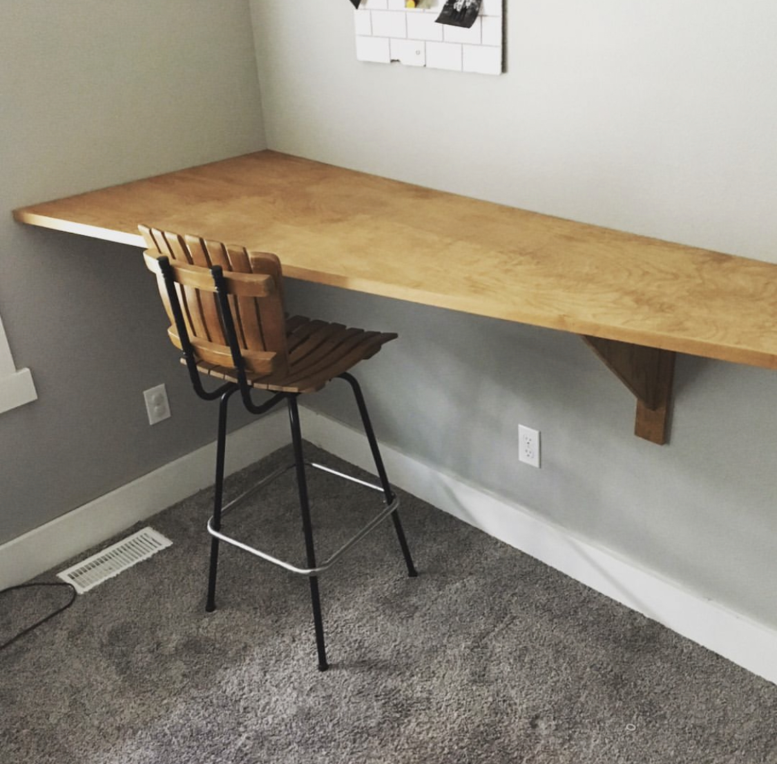 33+ Wonderful Floating Desk Ideas for Your Home Office in 2024