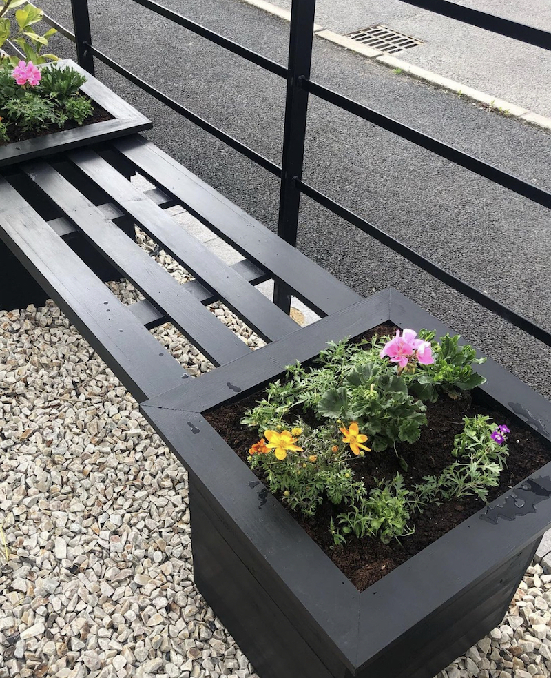 27+ Planter Bench Ideas That Make You Want to Sit Down in 2025 | Houszed