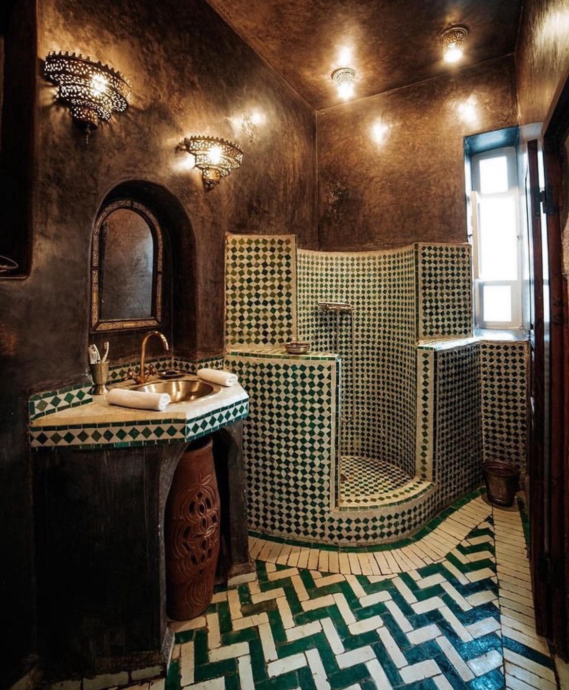 Bring Marrakech Home 47+ Moroccan Bathroom Ideas for a Lavish Retreat