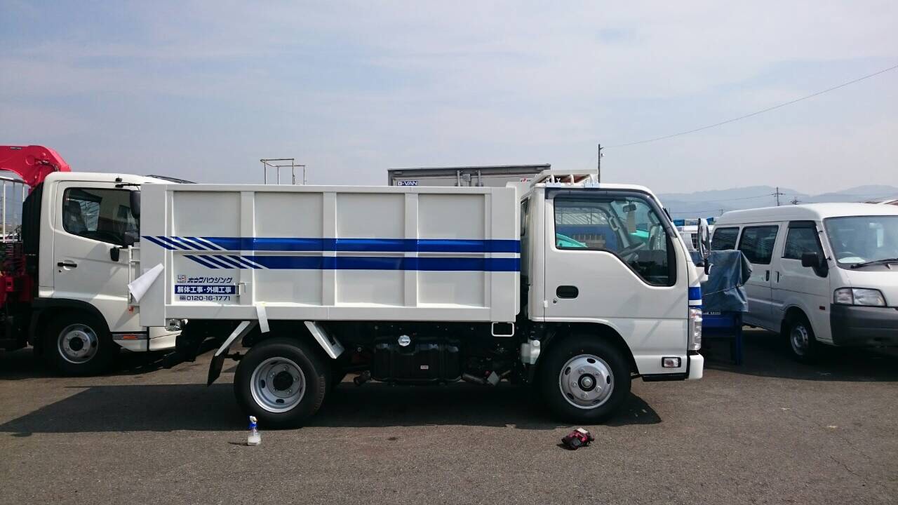 新しい3トンダンプのカラーリング ｜ ホウワ