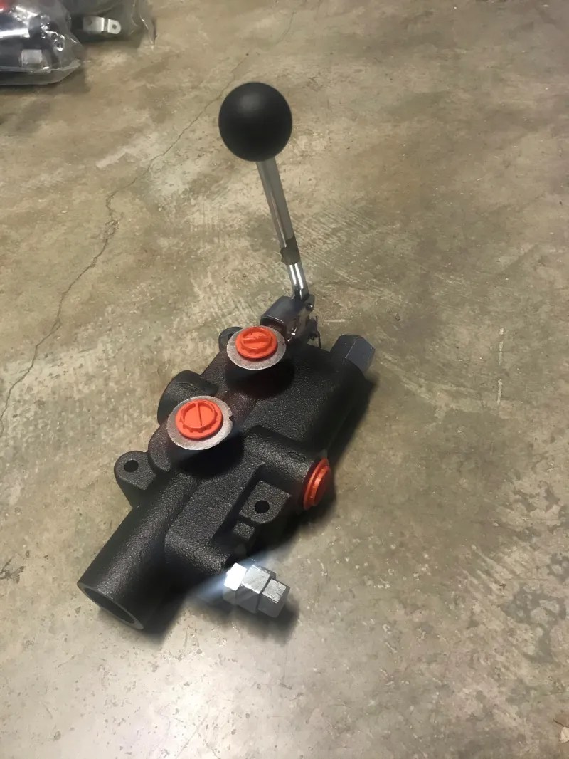 LOG SPLITTER VALVE CHEST 1/2