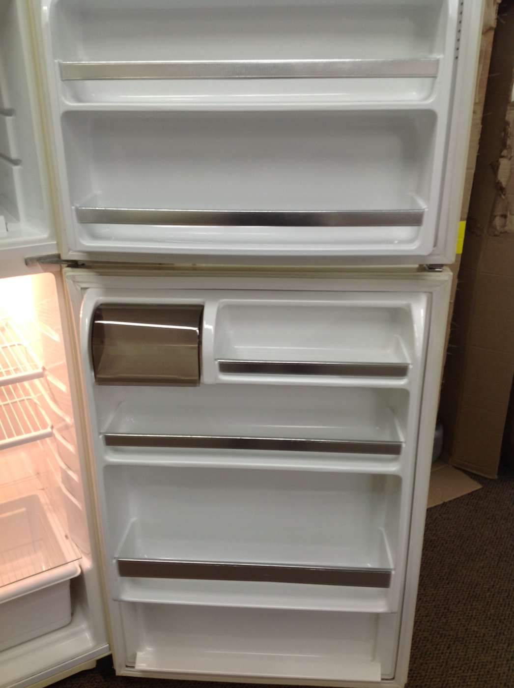 Whirlpool 14 Cu. Ft. TopMount Refrigerator Almond Howie Voigt