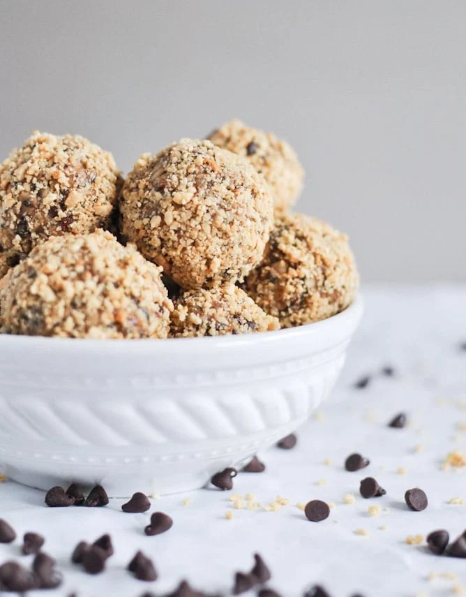 Quick + Easy No Bake Oatmeal Peanut Butter Bites
