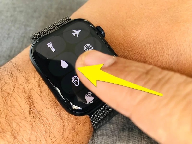How to Eject Water From Your Apple Watch With Water Lock [2022]