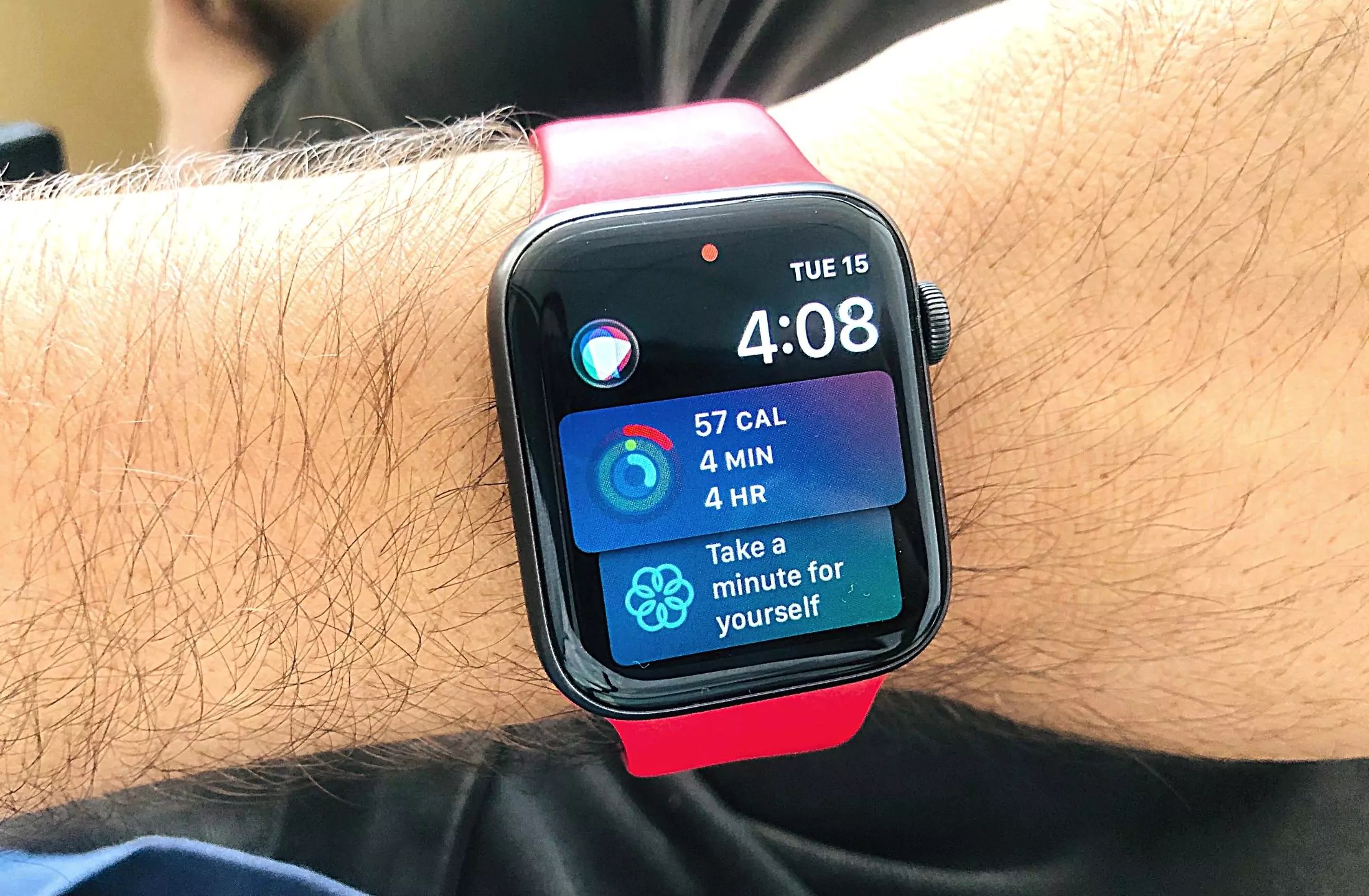 How to Customize and Use New Siri Face in Apple Watch 8
