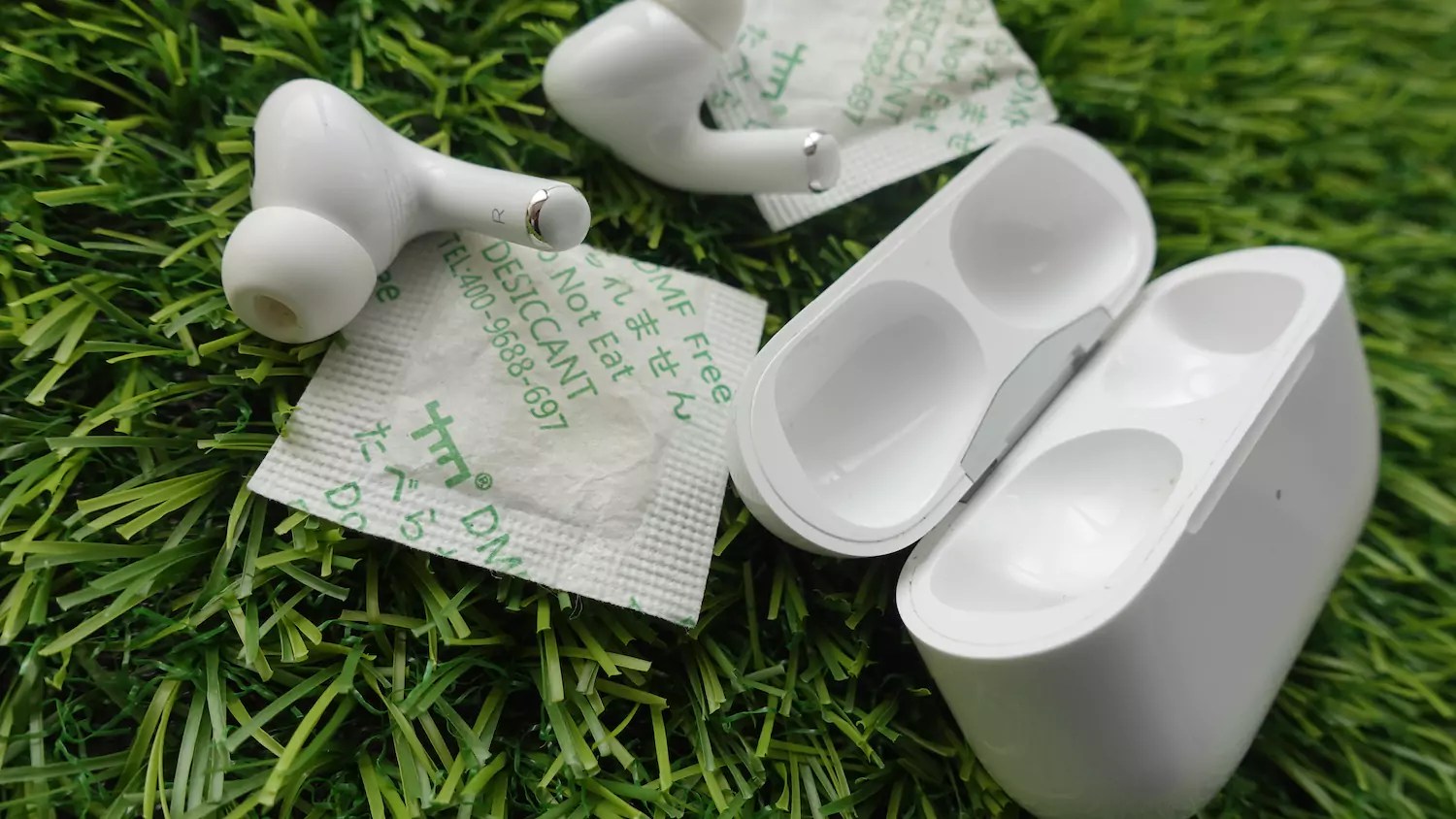 Dropped your AirPods in water? 8 Ways to fix water damage