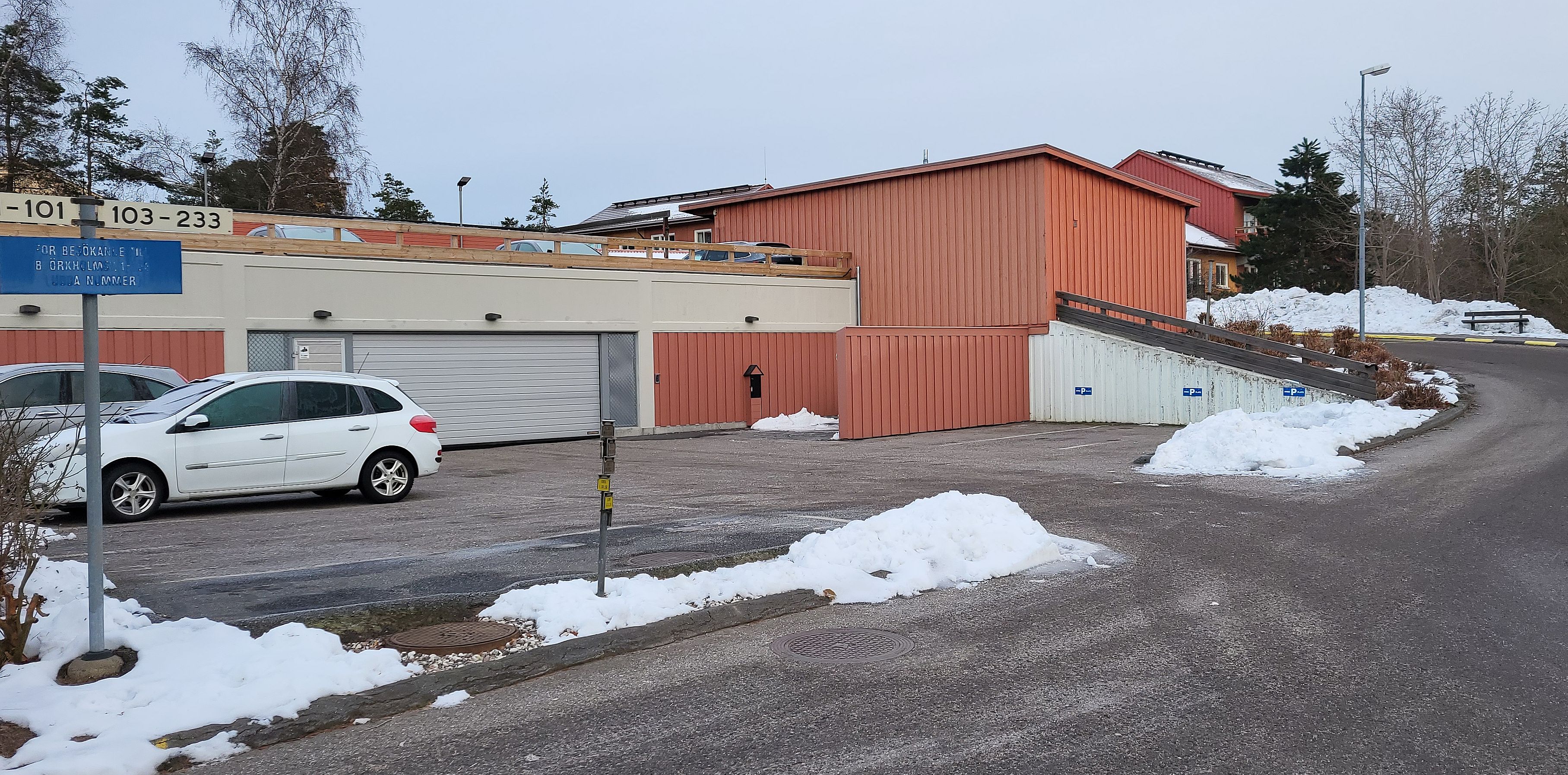 Gästparkering och garage