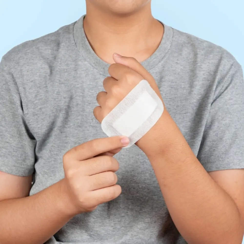 What's First Aid Kit & What Are 10 Items In A First Aid Kit?