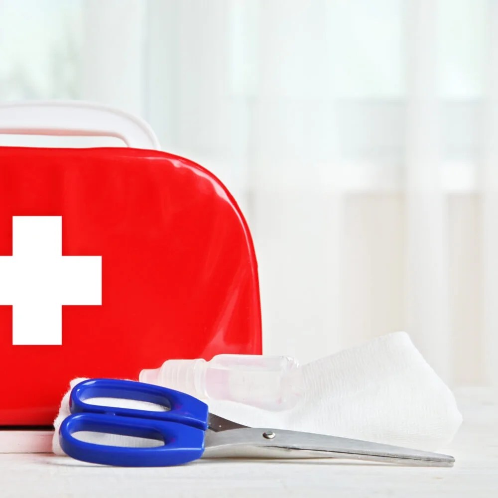 What's First Aid Kit & What Are 10 Items In A First Aid Kit?