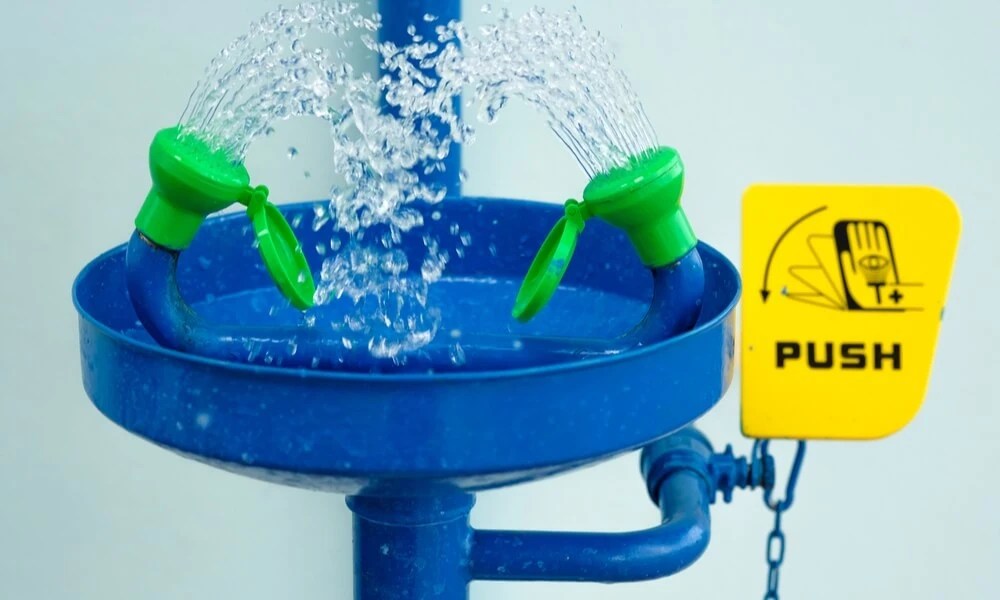 What's Emergency Eyewash Station? Signage and How To Use It