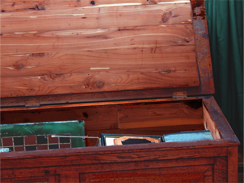 Determining the Value of a Lane Cedar Chest Hunker