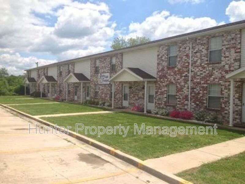 1300 W. Hall Unit 05 Ozark, MO 65721 Hunter Property Management