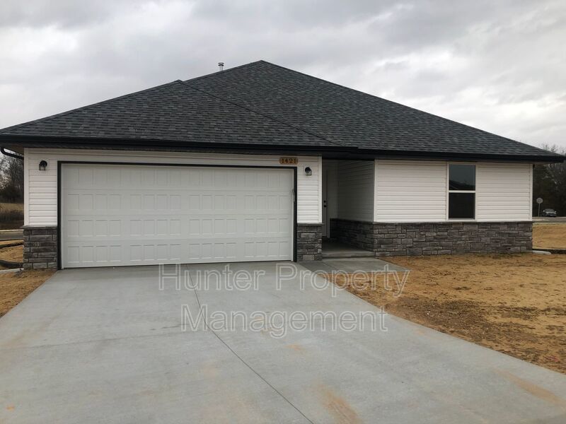 1421 S Drayton Ct Republic, MO 65738 Hunter Property Management