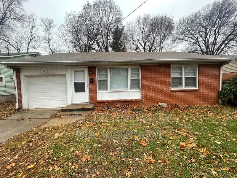 1911 S. Weaver Ave. Springfield, MO 65807 Hunter Property Management