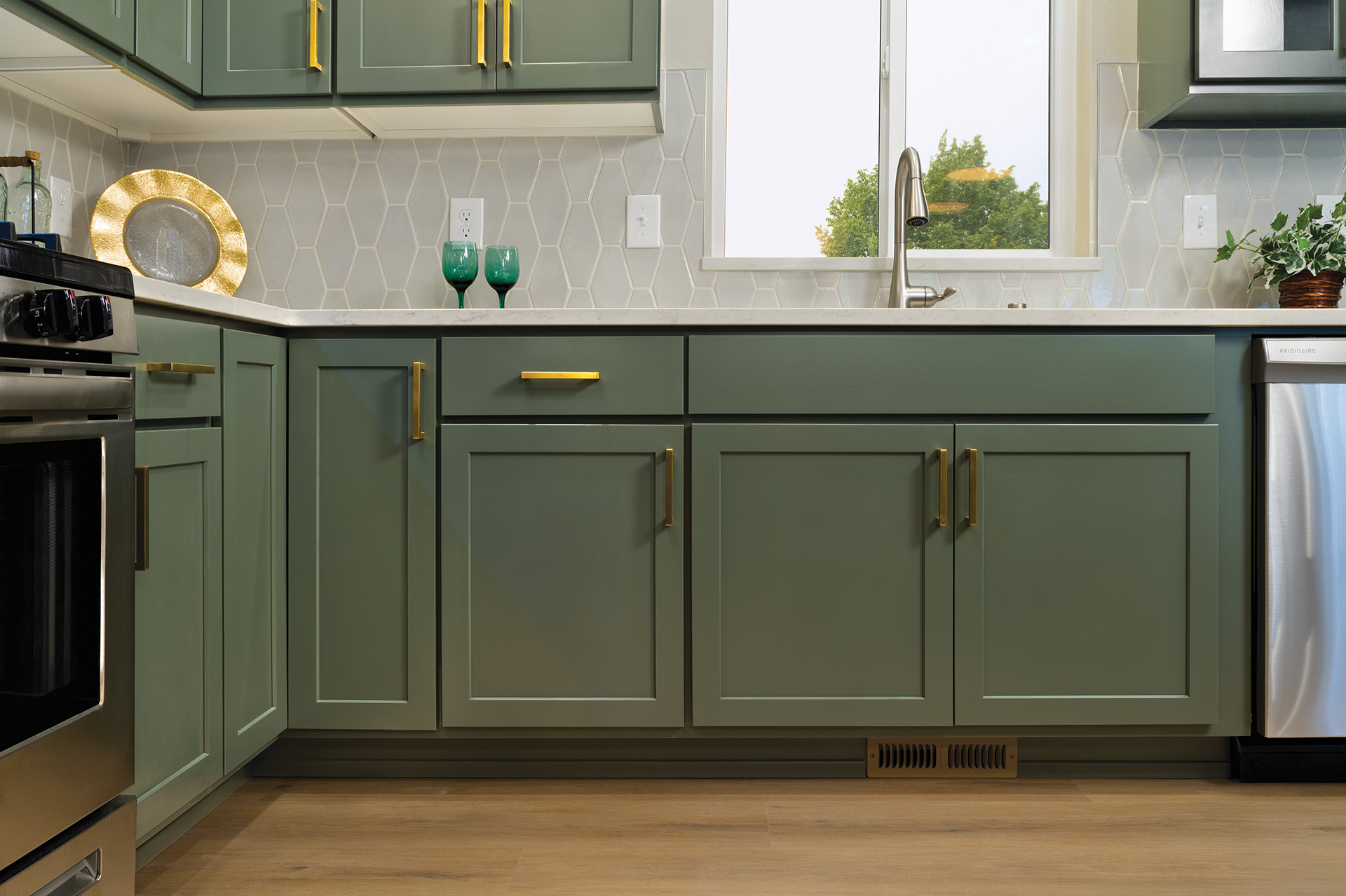 Chromatic Neutral Huntwood