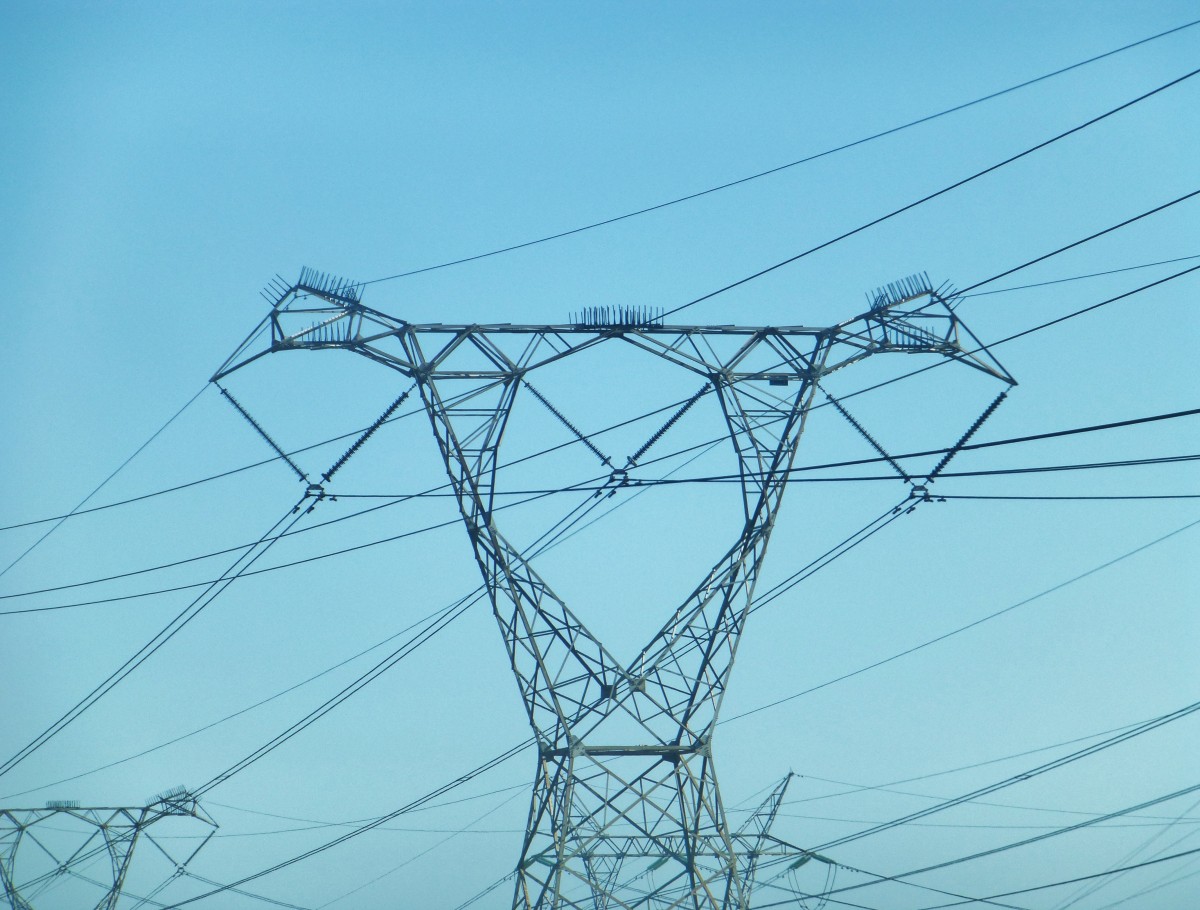 Alternating current vs direct current differences and similarities