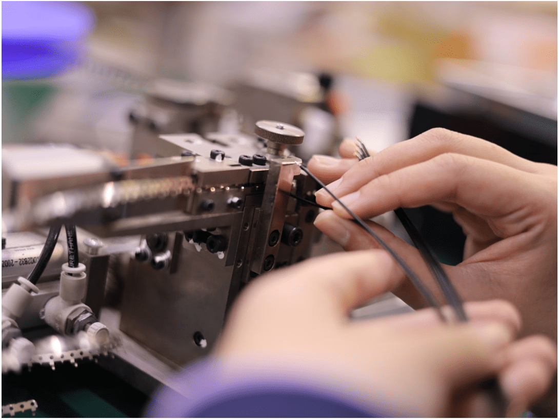 Efficient harness assembly with MHF wiring Jig IPEX