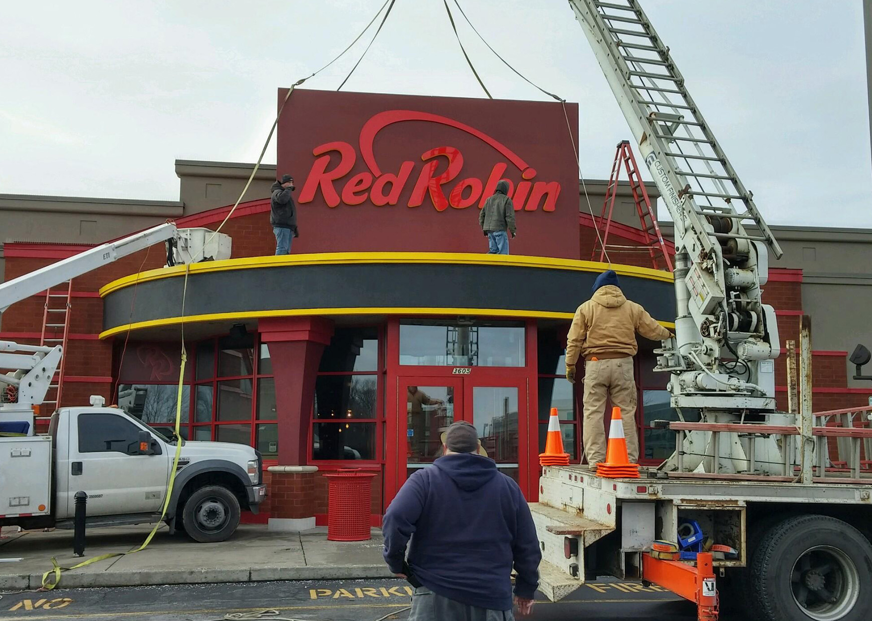Red Robin image one