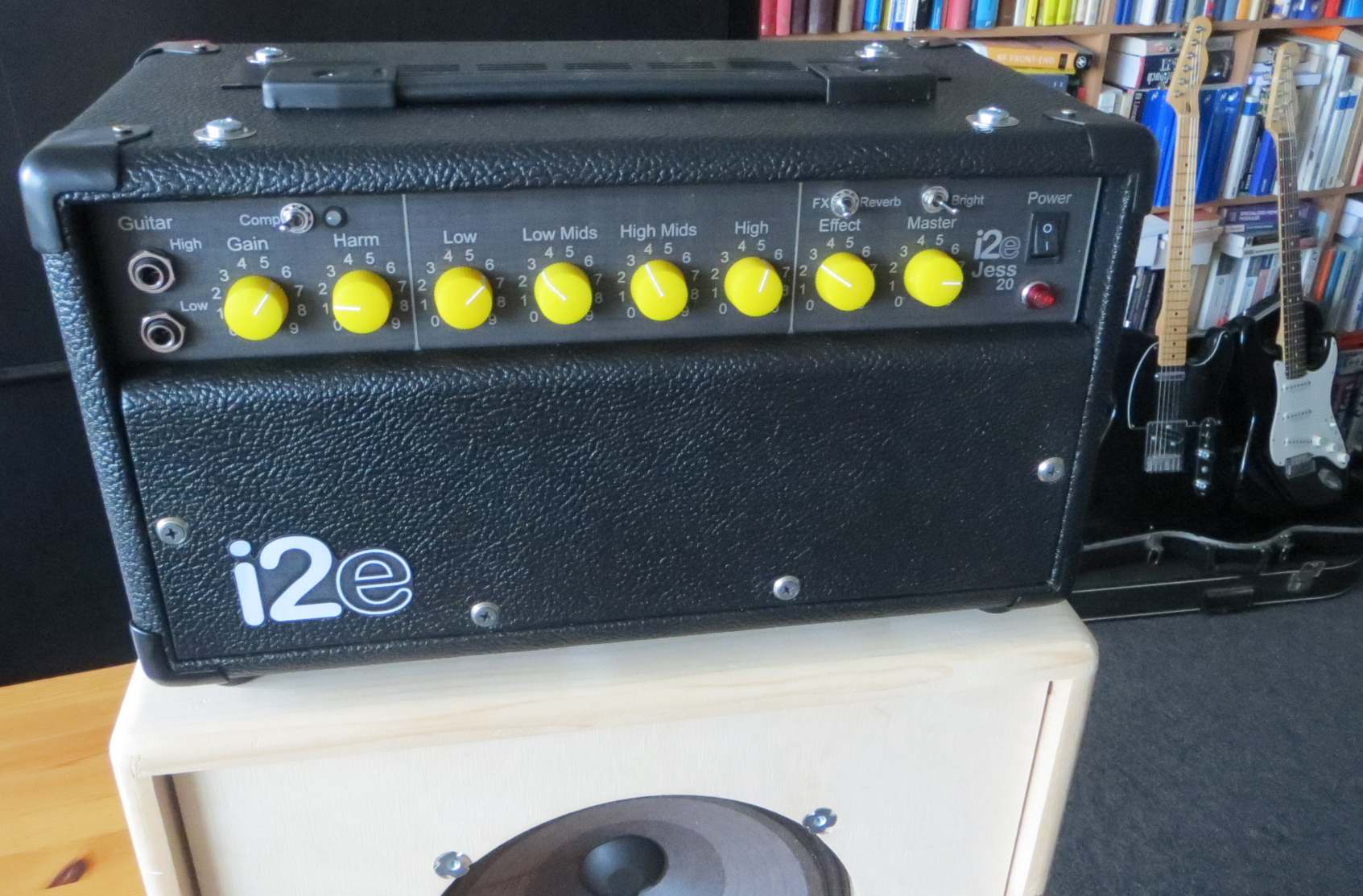 i2e, Solidstate guitar amplifier with output transformer, Jess 20